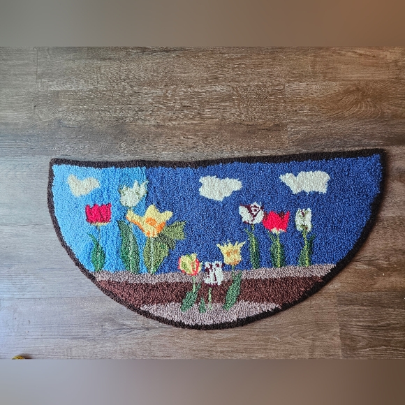 Vintage handmade rug, flower garden cottagecore half circle floor rug - Picture 1 of 13